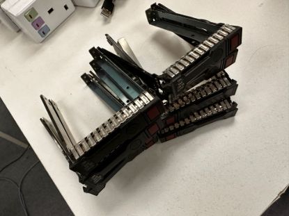 圖片 ✌️HPE 2.5" Smart Carrier (SC) Hard Drive Tray for ProLiant Gen8/Gen9/Gen10 Servers  伺服器硬碟機托盤✌️